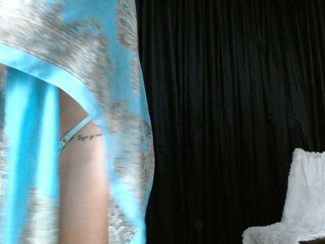 HELOOO1 live cam on BongaCams