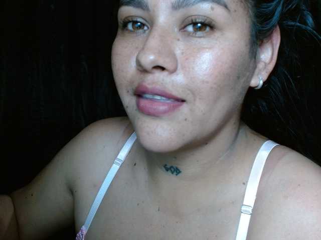 HELOOO1 live cam on BongaCams