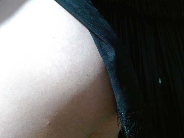 HELOOO1 live cam on BongaCams