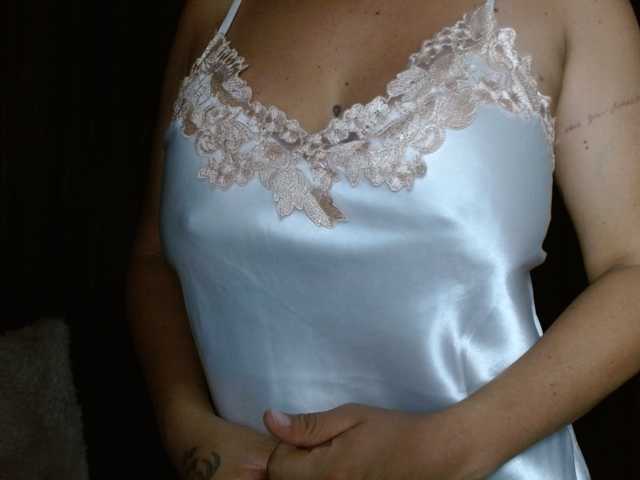 HELOOO1 live cam on BongaCams