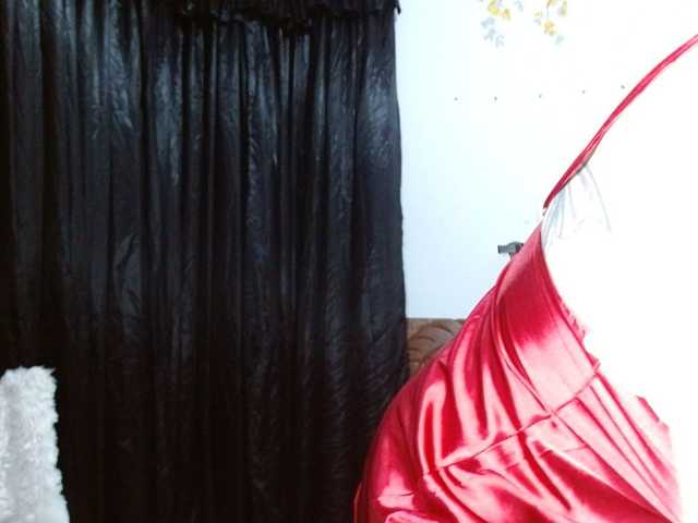 HELOOO1 live cam on BongaCams