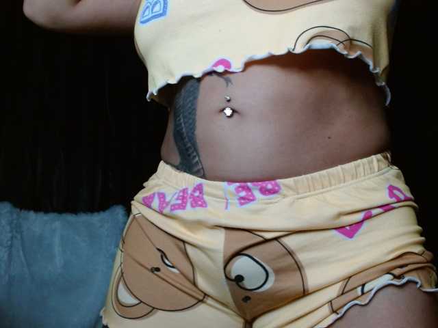 HELOOO1 live cam on BongaCams