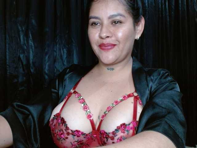 HELOOO1 live cam on BongaCams
