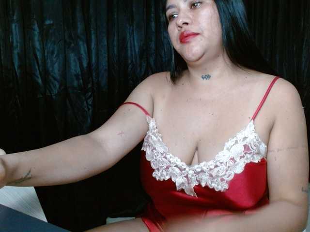 HELOOO1 live cam on BongaCams