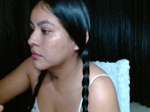 HELOOO1 live cam on BongaCams