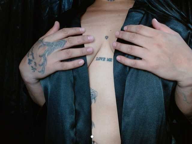 HELOOO1 live webcam show
