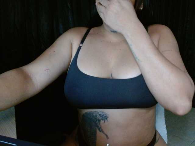 helooo1 live cam preview