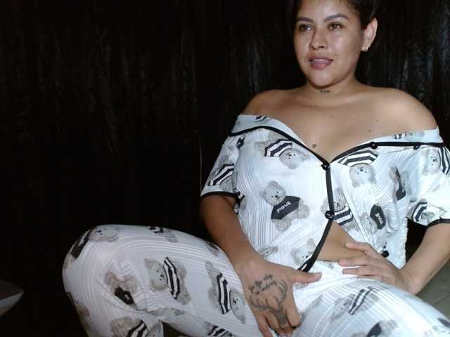 helooo1 live cam preview