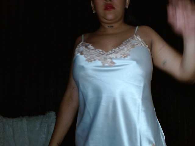 HELOOO1 live cam on BongaCams