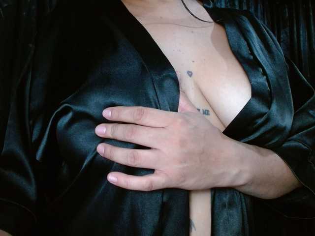 HELOOO1 live webcam show