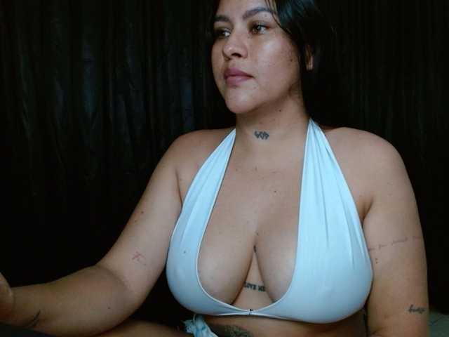 helooo1 live cam preview