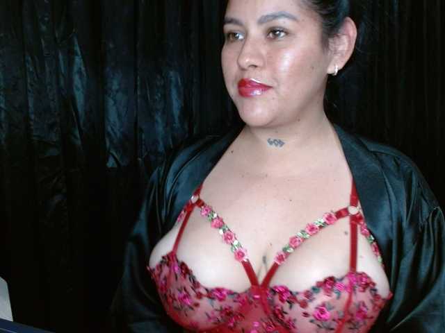 helooo1 live webcam show