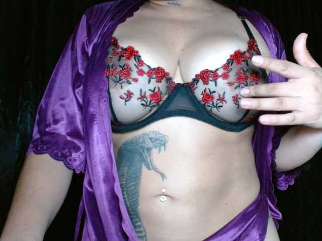HELOOO1 live cam on BongaCams