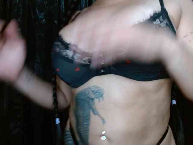 HELOOO1 Live Webcam on BongaCams