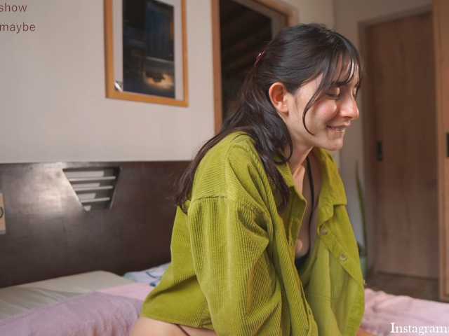 Alphonsine live cam on BongaCams