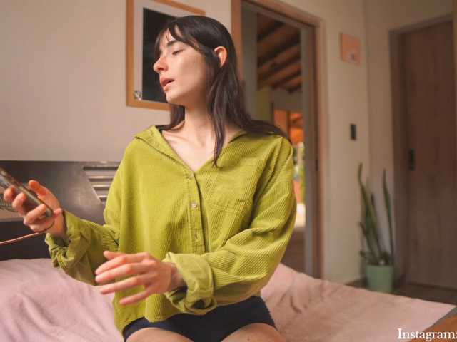 Alphonsine live cam on BongaCams