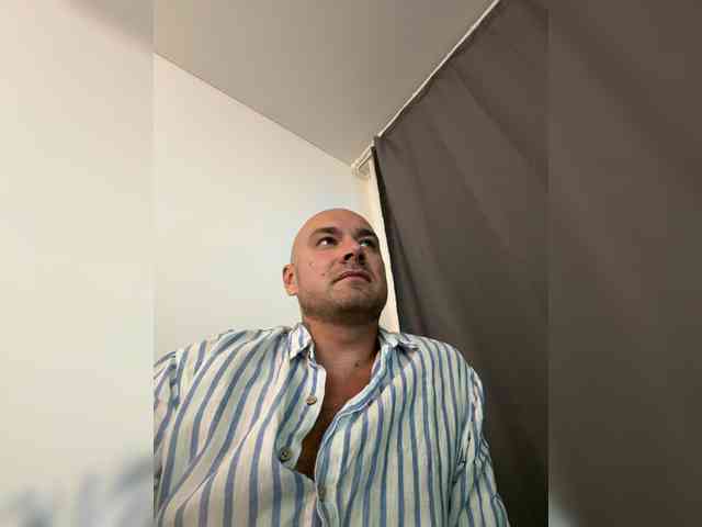 ALEXMILANA webcam