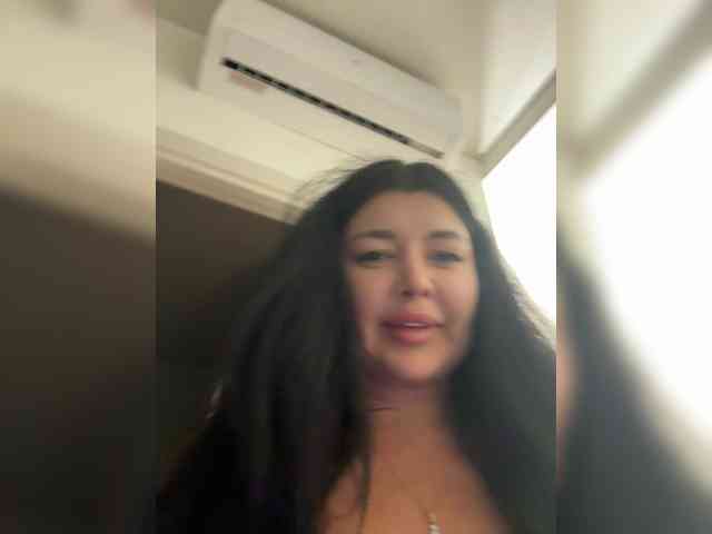 ALEXMILANA webcam