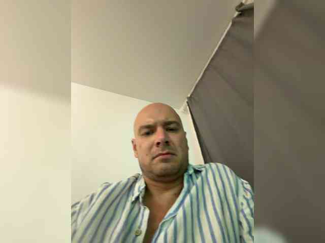 ALEXMILANA webcam