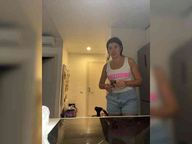 ALEXMILANA webcam