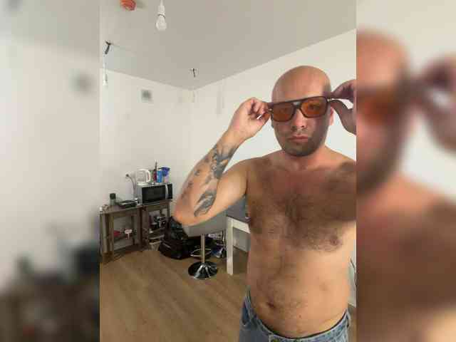 ALEXMILANA webcam