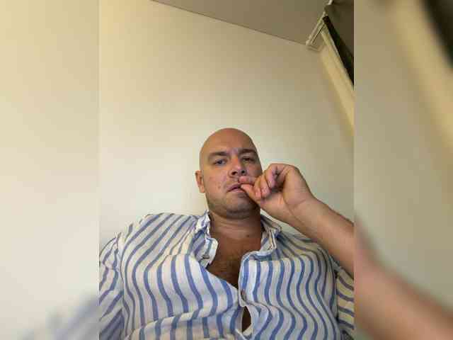 ALEXMILANA webcam
