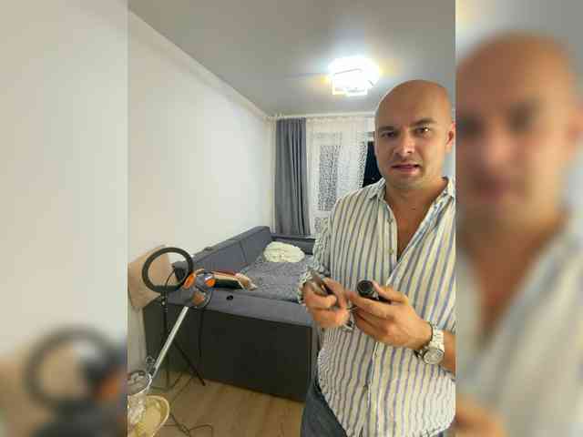 ALEXMILANA webcam