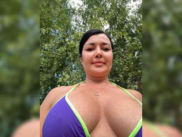 ALEXMILANA webcam