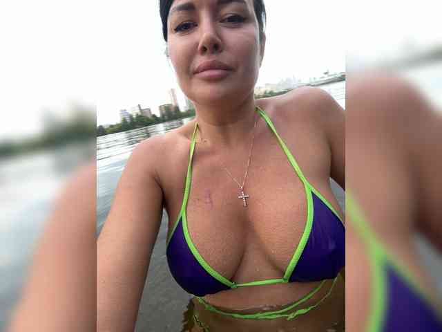 ALEXMILANA webcam