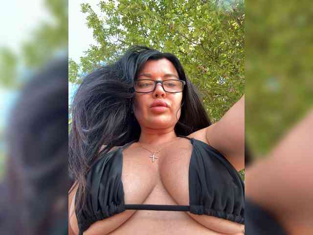 ALEXMILANA webcam
