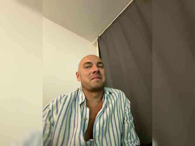 ALEXMILANA webcam