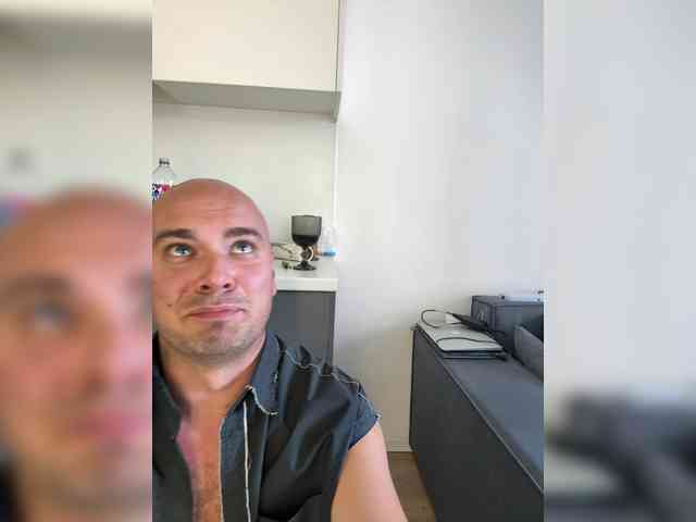 ALEXMILANA webcam