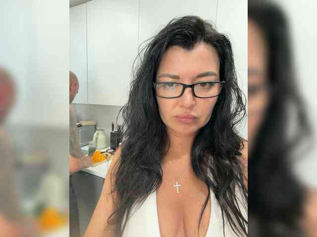 ALEXMILANA webcam