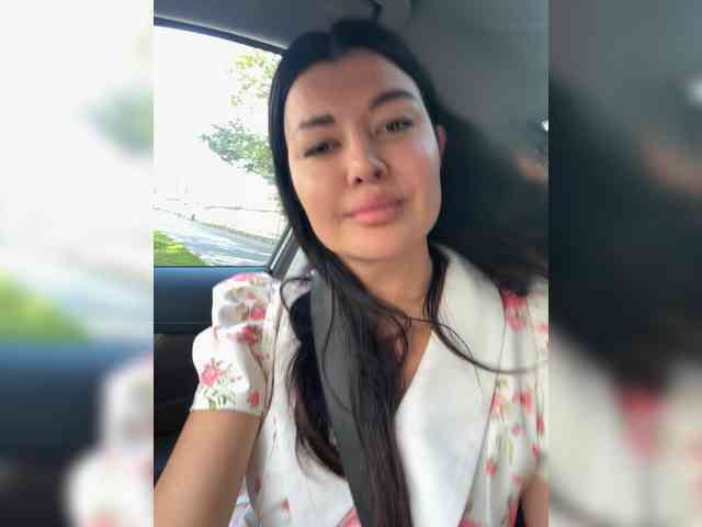 Alexmilana's cam show statistics and live stream