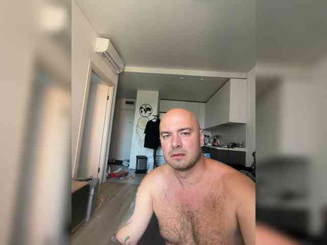 ALEXMILANA webcam