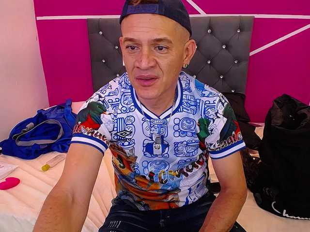 cesirry12 live webcam show