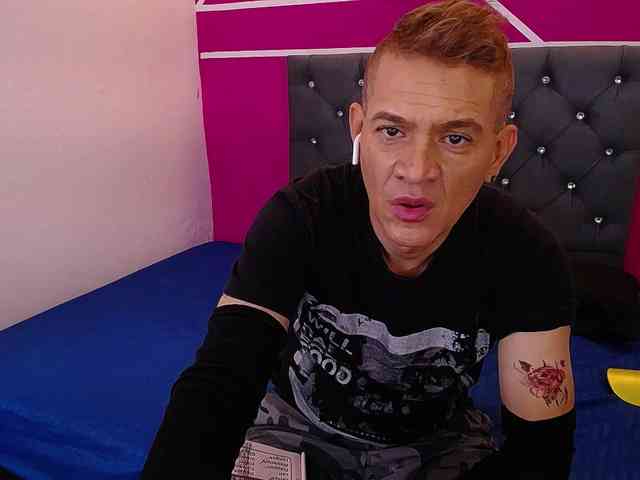 cesirry12 Live Webcam on BongaCams