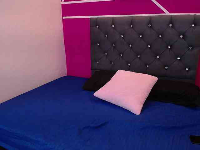 cesirry12 Live Webcam on BongaCams