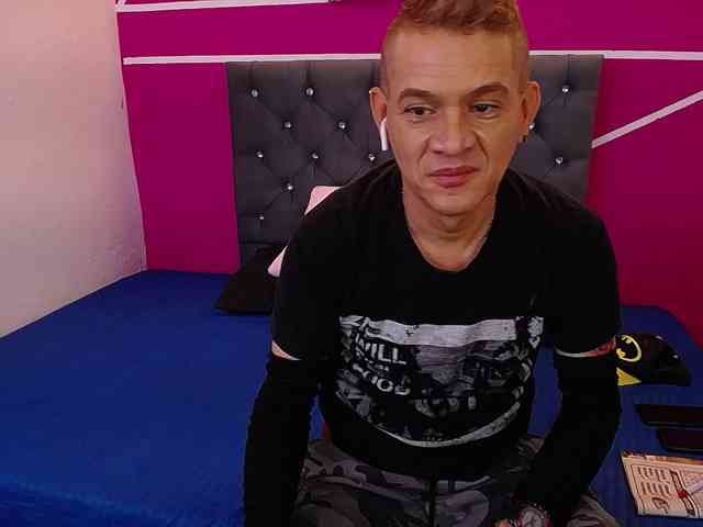 cesirry12 Live Webcam on BongaCams