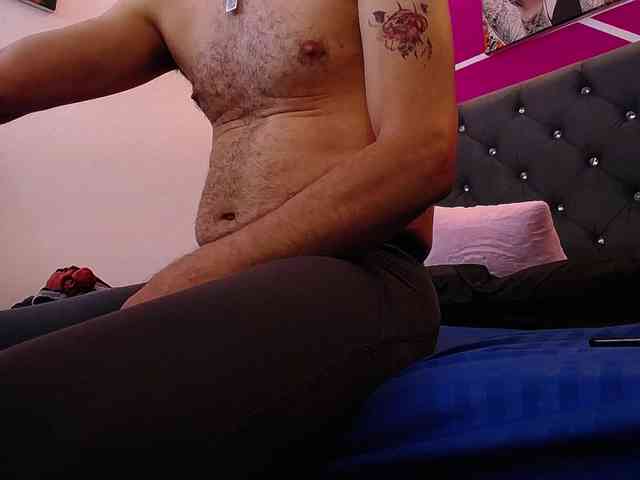 cesirry12 Live Webcam on BongaCams