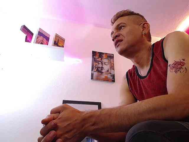 cesirry12 Live Webcam on BongaCams