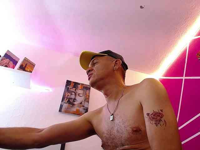 cesirry12 Live Webcam on BongaCams