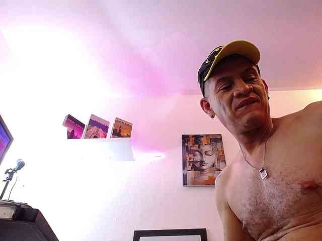 cesirry12 Live Webcam on BongaCams