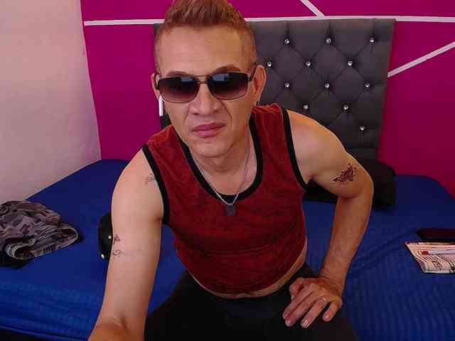 cesirry12 Live Webcam on BongaCams