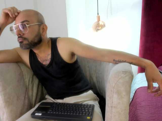 ThiagoSins live webcam show