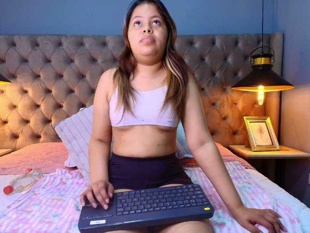 KylieSweett live cam on BongaCams