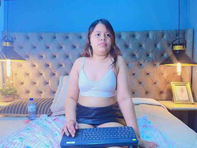 KylieSweett webcam