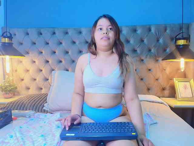 KylieSweett webcam