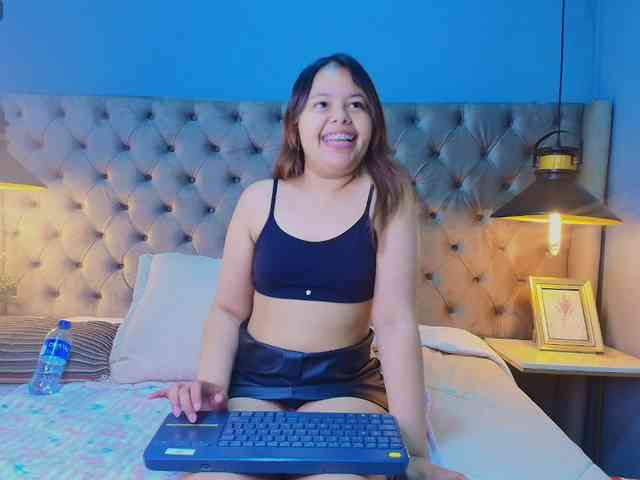 KylieSweett webcam