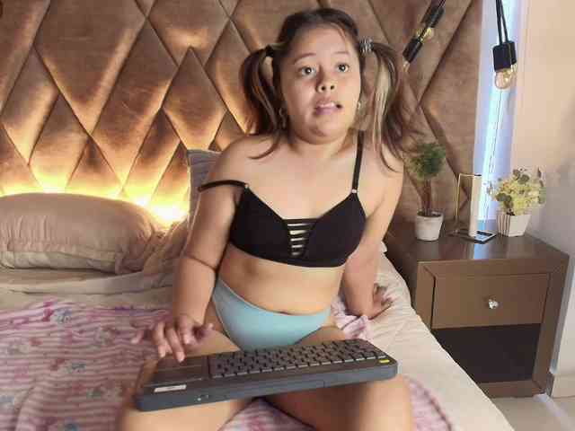 KylieSweett webcam